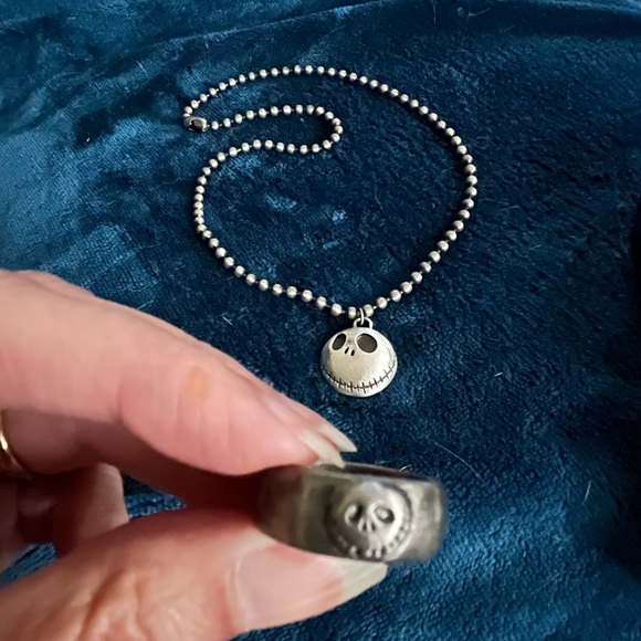 Nightmare Before Christmas necklace and ring set in original coffin box - Picture 4 of 7